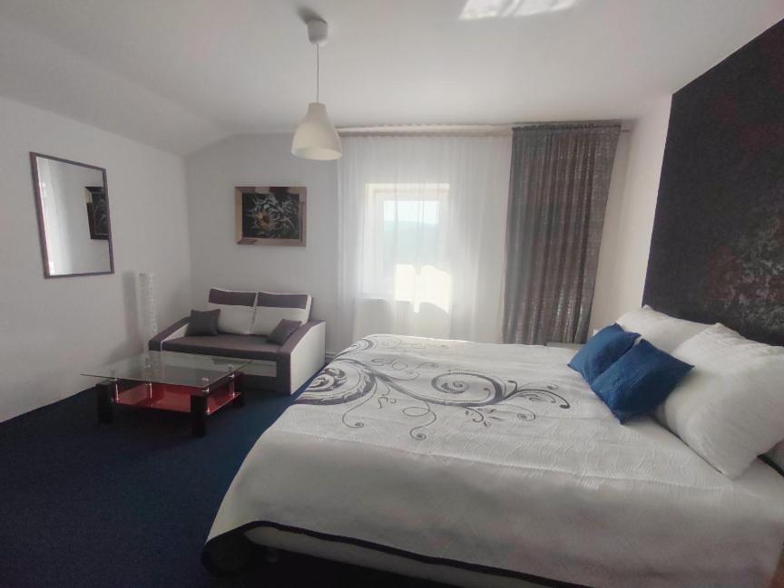 Dvoupokojovy Hradek Apartment