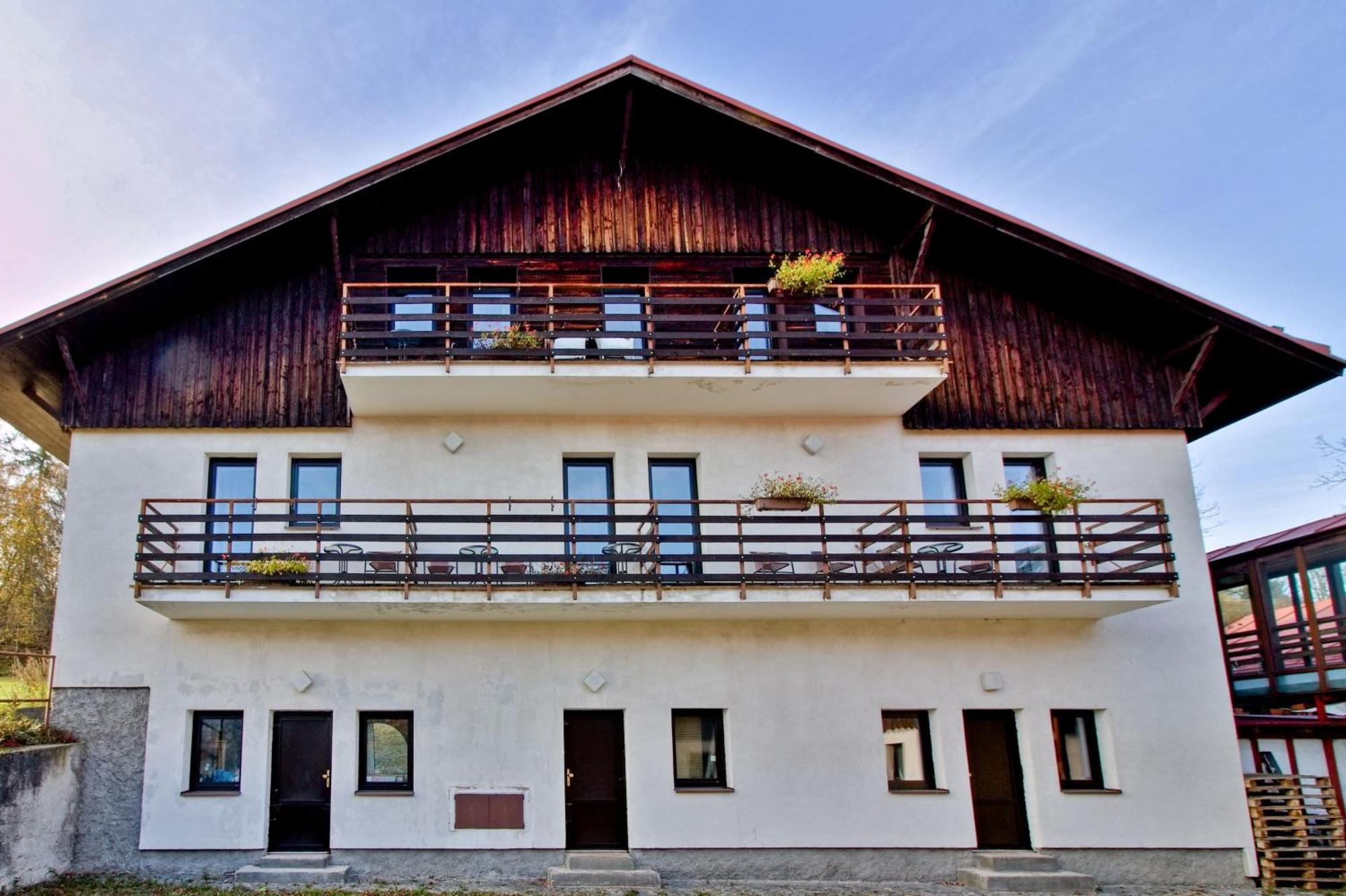 Dvoupokojovy Hradek Apartment *